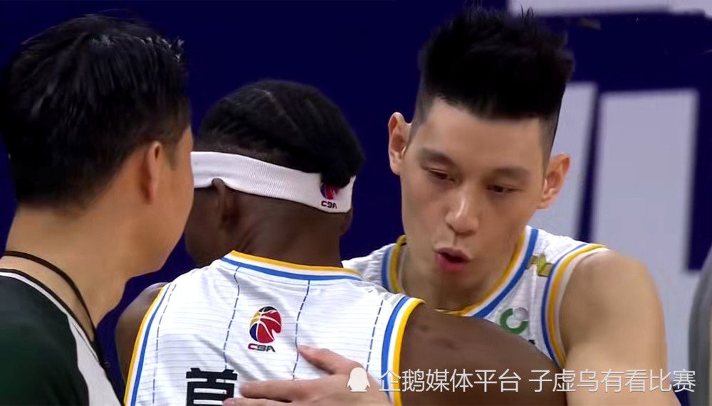 本周末英超将迎来“双红会”，外界认为这场较量的结果将对滕哈赫的帅位产生巨大影响，《曼彻斯特晚报》撰文谈到了这一话题。